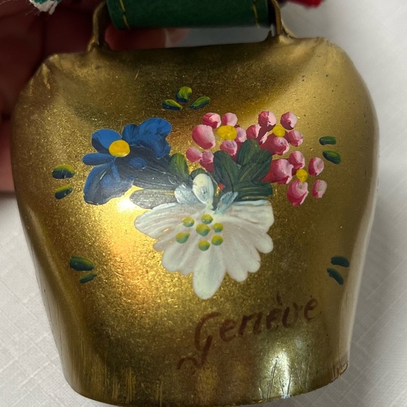 Vintage Hand Painted Brass Swiss Cow Bell w/ Fringed Leather Strap - Picture 4 of 6